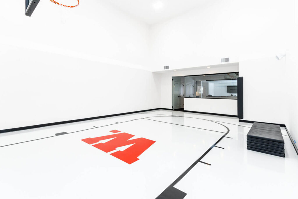 075_Indoor-Basketball-Court